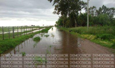 Se re�nen productores con funcionarios municipales por el estado de los caminos