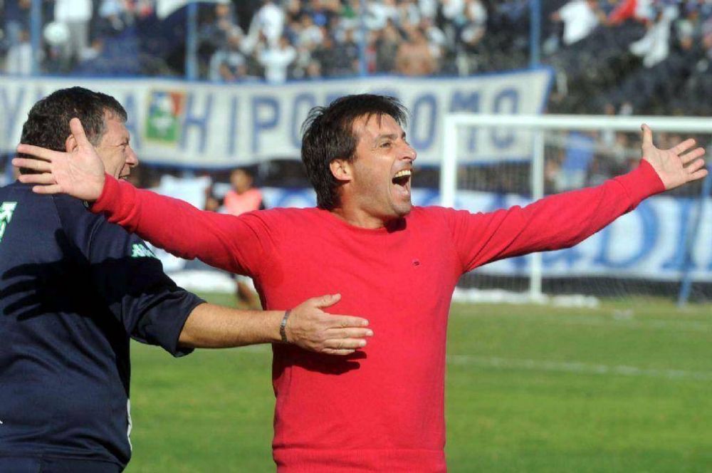 Roberto Trotta se fue de la Lepra y es el nuevo DT de Sarmiento