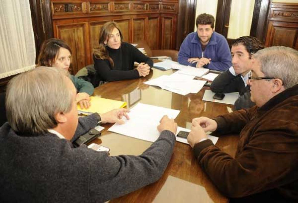 Avanzan las gestiones para la construcci�n de dos tribunas en el Estadio General San Mart�n