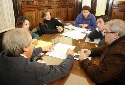 Avanzan las gestiones para la construcci�n de dos tribunas en el Estadio General San Mart�n