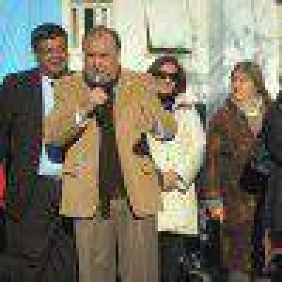 Multitudinario acto en la Plaza por el D�a de la Bandera