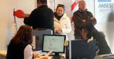 Un reclamo salarial complica la atenci�n en la oficina de Anses