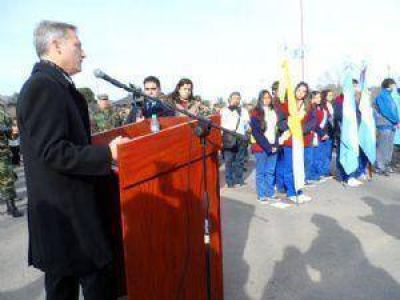 Carlos Paz: M�s de 600 ni�os juraron la bandera