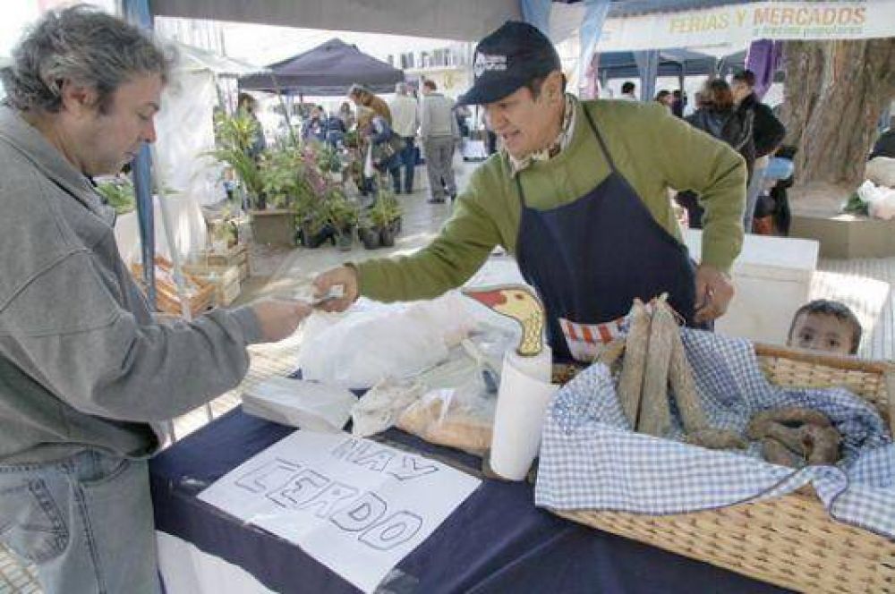 Mercados Populares: por 100 pesos los vecinos llevan carne, frutas y verduras