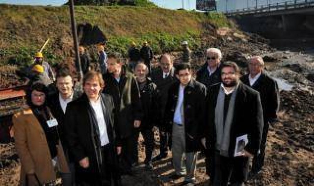 La Plata: P�rez, Arl�a y Bruera recorrieron obras en Arroyo del Gato