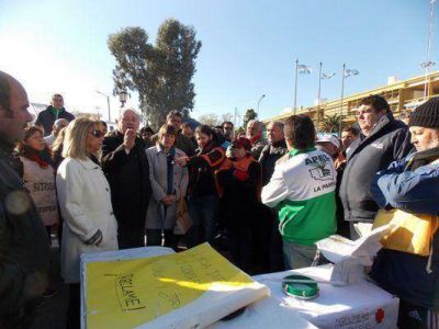 Diputados del Frepam en la carpa estatal