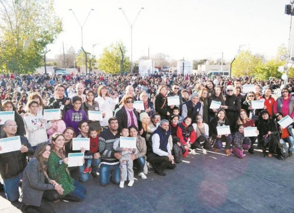 Anunciaron la construcci�n de mil viviendas en la ciudad de San Luis