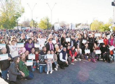 Anunciaron la construcci�n de mil viviendas en la ciudad de San Luis