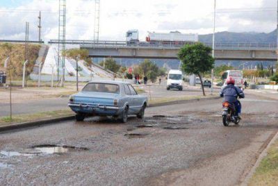 El Municipio se comprometi� en repavimentar 42 cuadras en quince d�as
