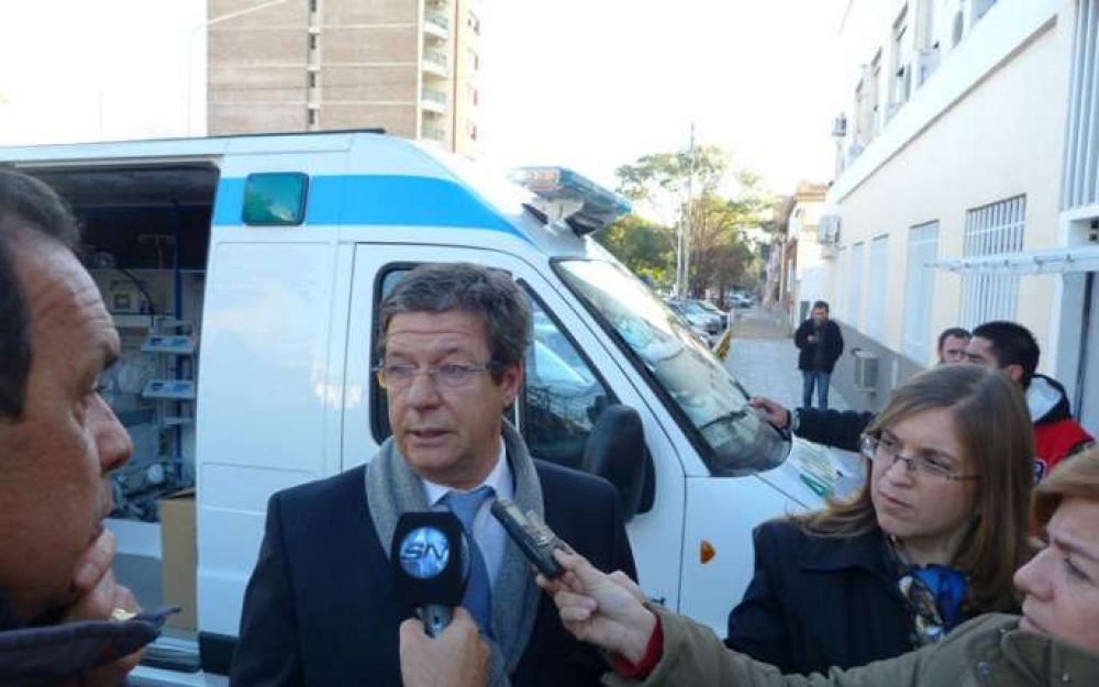 Entregaron al hospital San Roque una ambulancia de alta complejidad