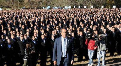 Daniel Scioli tom� juramento a la bandera a 10 mil aspirantes a polic�a