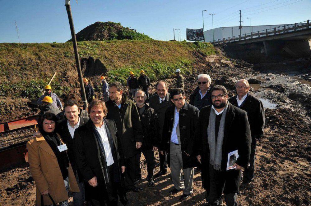 En La Plata, Naci�n, Provincia y Municipio supervisaron obras en el Arroyo del Gato
