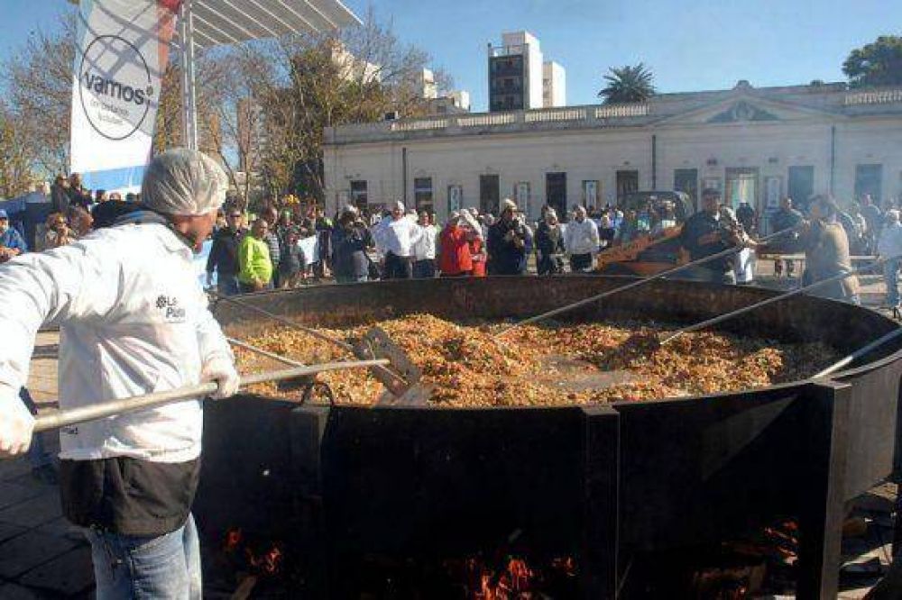 La Plata ya tiene el guiso de lentejas m�s grande del mundo