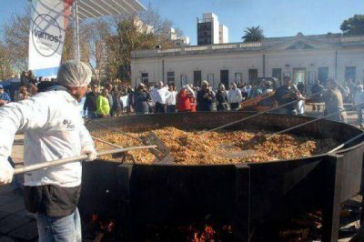 La Plata ya tiene el guiso de lentejas m�s grande del mundo