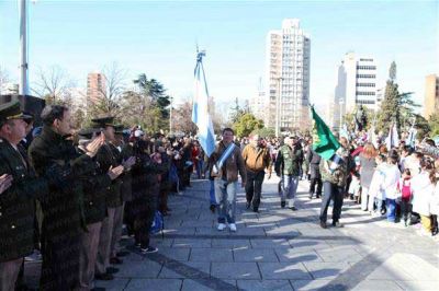 Con actos, juramentos y desfile, la Ciudad homenaje� a la Bandera