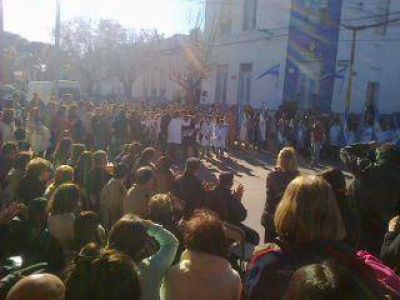 Masivo acto del D�a de la Bandera en la Escuela N� 6 �Manuel Belgrano�
