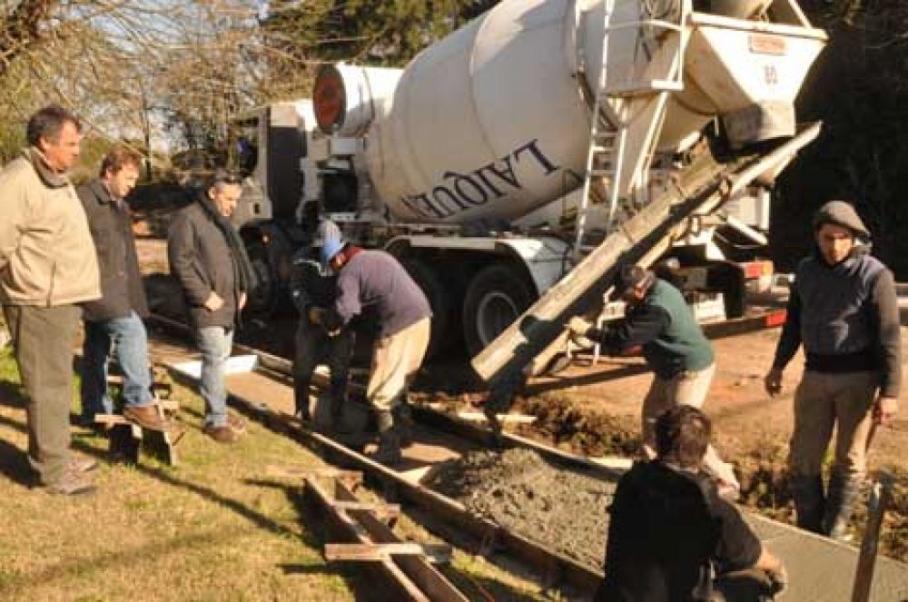 Inician los trabajos de cord�n cuneta y estabilizado con piedra en 49 cuadras 