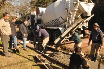 Inician los trabajos de cord�n cuneta y estabilizado con piedra en 49 cuadras 