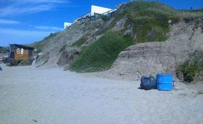 Muri� al prenderse fuego el chiringo donde dorm�a