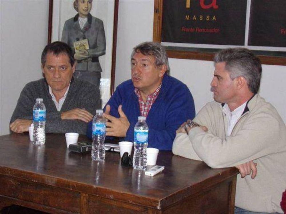 Reuni�n en el local del FR, que encabeza Mateo Rossi