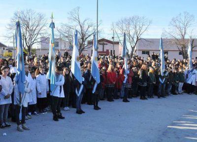 Eduardo Rodr�guez encabez� el acto por el D�a de la Bandera