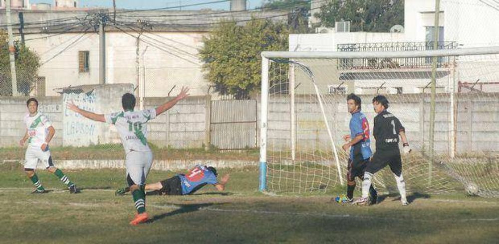 Con goles de Piaggio, Braun y Calatay�, Pueblo Nuevo lleg� a la punta de la tabla