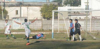 Con goles de Piaggio, Braun y Calatay�, Pueblo Nuevo lleg� a la punta de la tabla