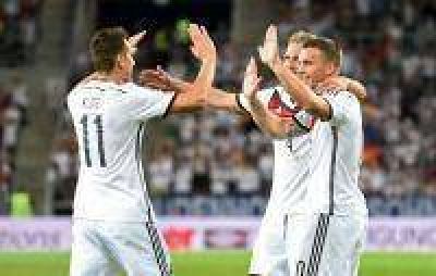 Klose alcanz� a Ronaldo como m�ximo goleador mundialista