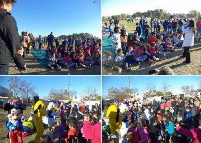 El Frente Renovador realiz� una barrilleteada en Santiague�os