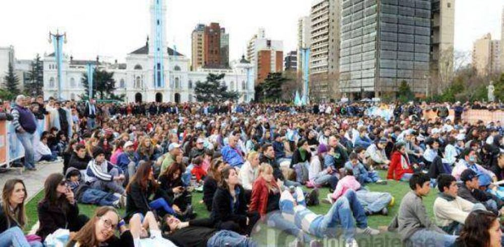 Los platenses vieron a la selecci�n en Plaza Moreno