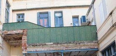 Los problemas edilicios de la escuela secundaria N� 256 Juan Bautista Bustos siguen vigentes 