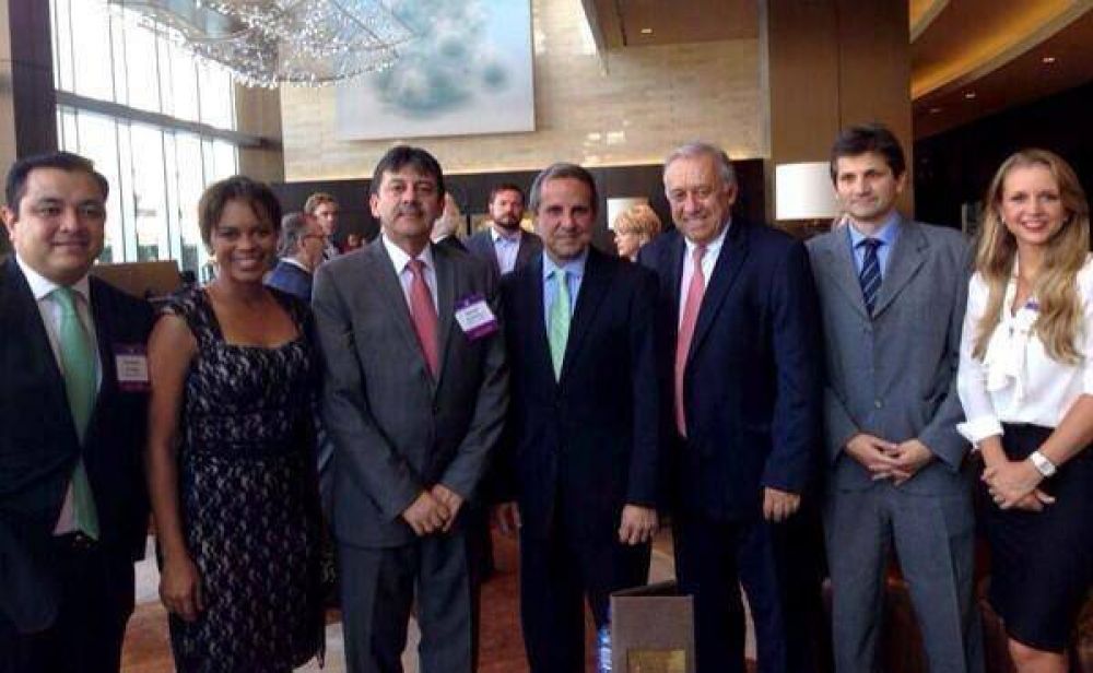 Ariel Ciano asisti� en Dallas a una reuni�n internacional de alcaldes