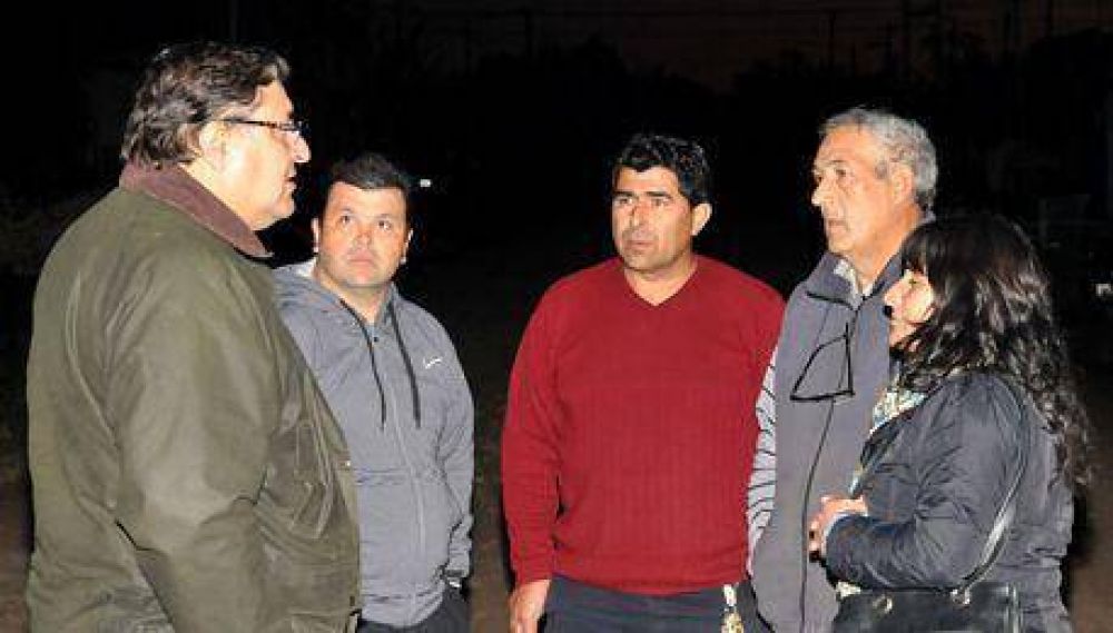 Julio Fr�as se reuni� con vecinos del barrio Dorrego: en 10 d�as arranca la pavimentaci�n