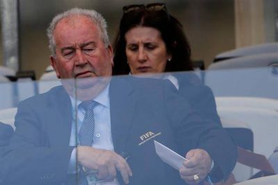 La locura de Julio Grondona contra Diego Maradona en el vestuario: 