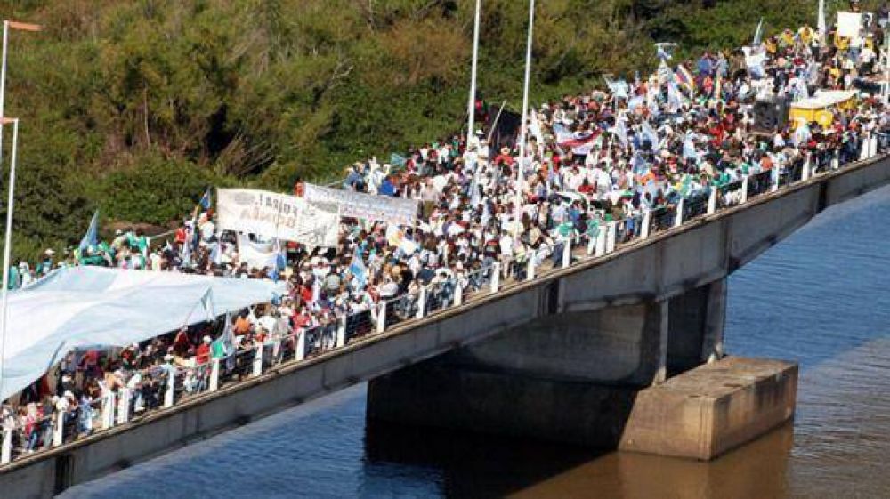 Nueva protesta de los asamblestas de Gualeguaych contra la ex Botnia