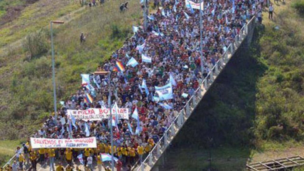 Marcha el pueblo de Gualeguaych por el desmantelamiento de UPM