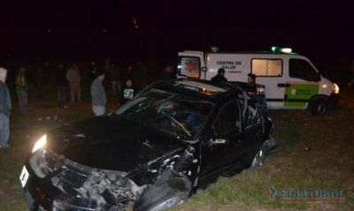 Un muerto y dos heridos tras el despiste y vuelco de un auto en el acceso a Lavalle