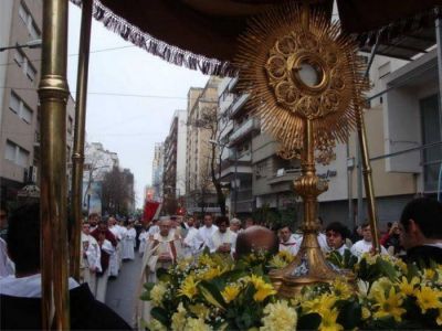 El obispo pidi� a los fieles una activa caridad y el compromiso de la misi�n permanente