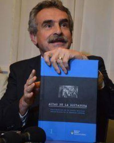 Entregan los archivos de la dictadura