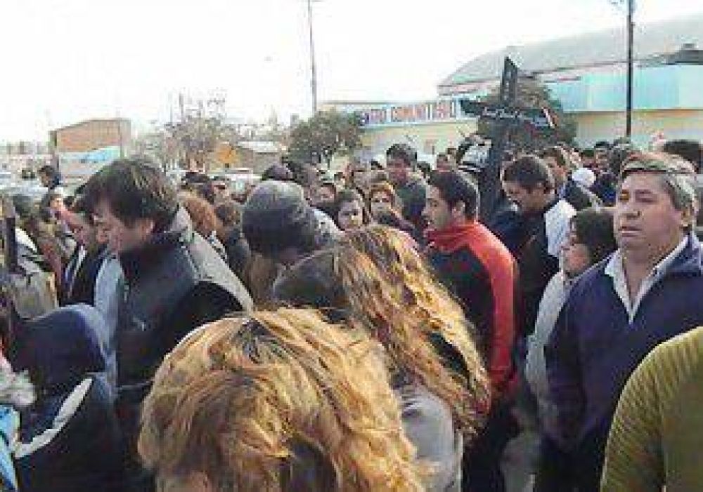 Congoja y dolor en el sepelio de los tres hermanitos 