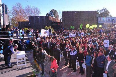Poggi anunci� la construcci�n de mil viviendas en Villa Mercedes y otras mil en San Luis