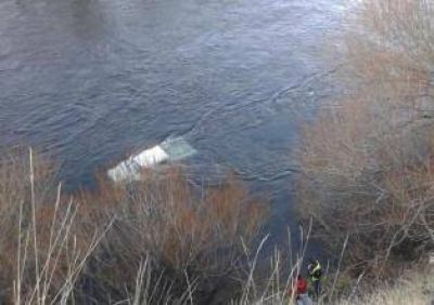 R�o Chimehu�n: Cay� una camioneta y hay un desaparecido