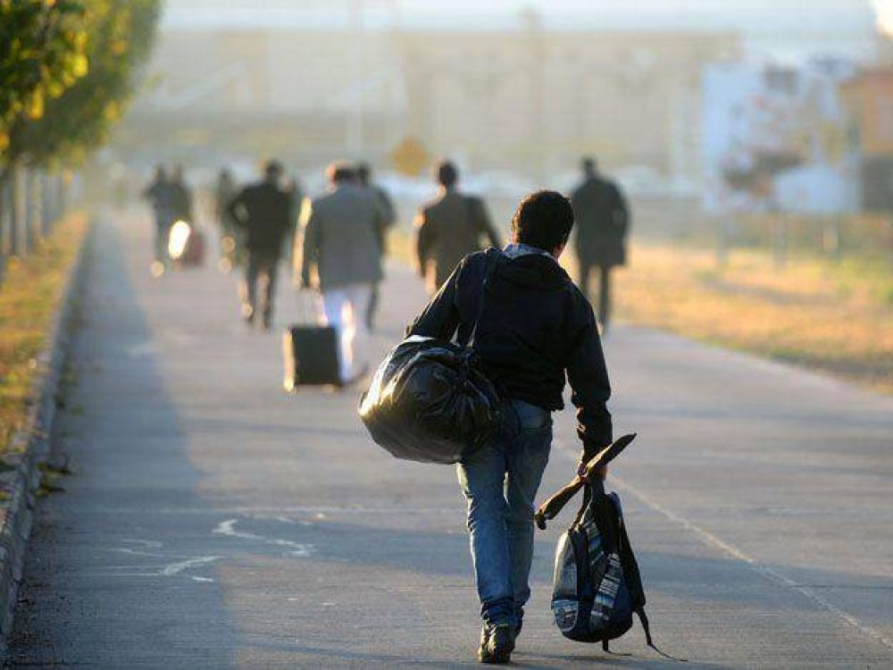 Trabajadores aeron�uticos analizan denunciar al Ministerio de Trabajo por impedirles hacer paro