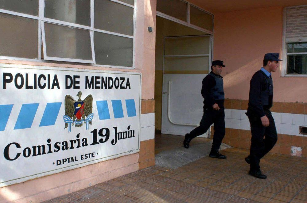 Investigan la muerte de un hombre dentro de una comisar�a