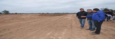 Beder anunci� obra de un parque con espejo de agua para Chamical