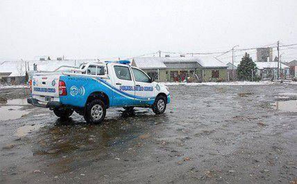 Efectivo logr� detener a j�venes que intentaron robarle a una mujer