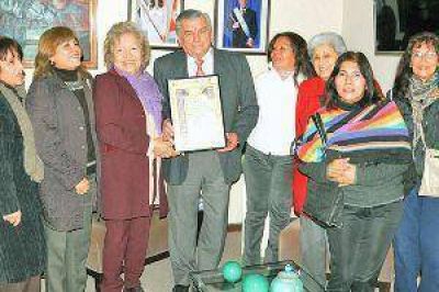 El intendente recibi� la visita del centro vecinal 