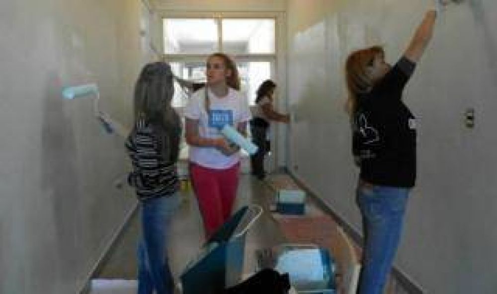 Solidaridad: Premian a alumnos por construir viviendas para carenciados en Merlo