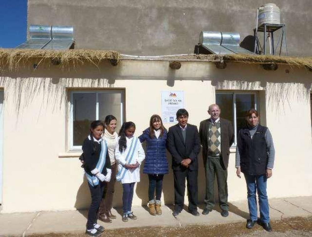 Instalan baos solares en La Puna Jujea para preservar recursos naturales y mejorar la calidad de vida