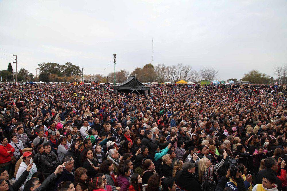 Una multitud bail� en Gorina de la mano de Los Nocheros